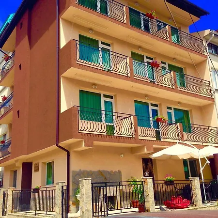 Guest house Natali 2*