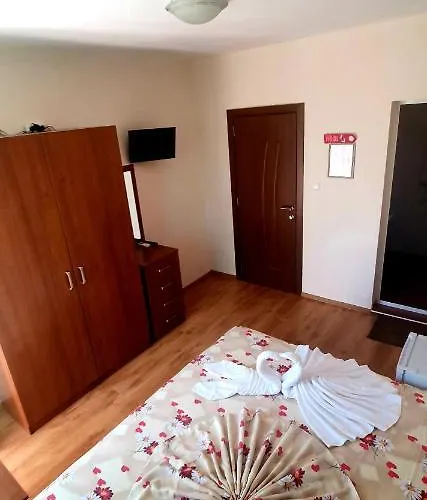 Natali Πανσιόν Πριμόρσκο