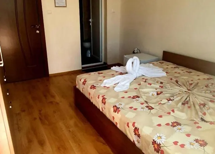 Natali Πανσιόν