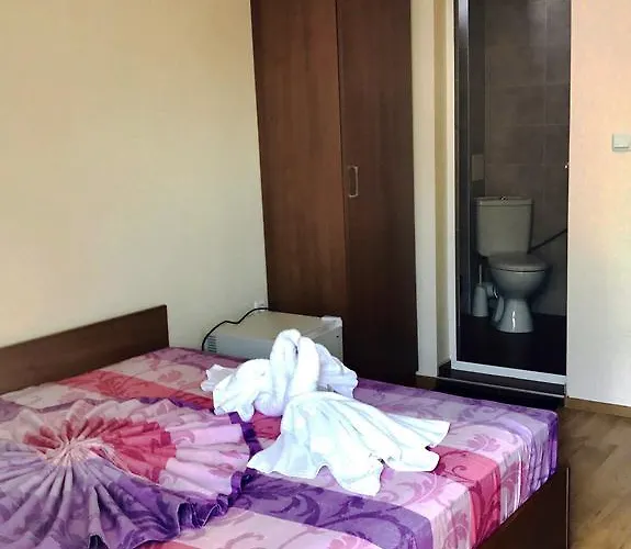 Natali Πανσιόν